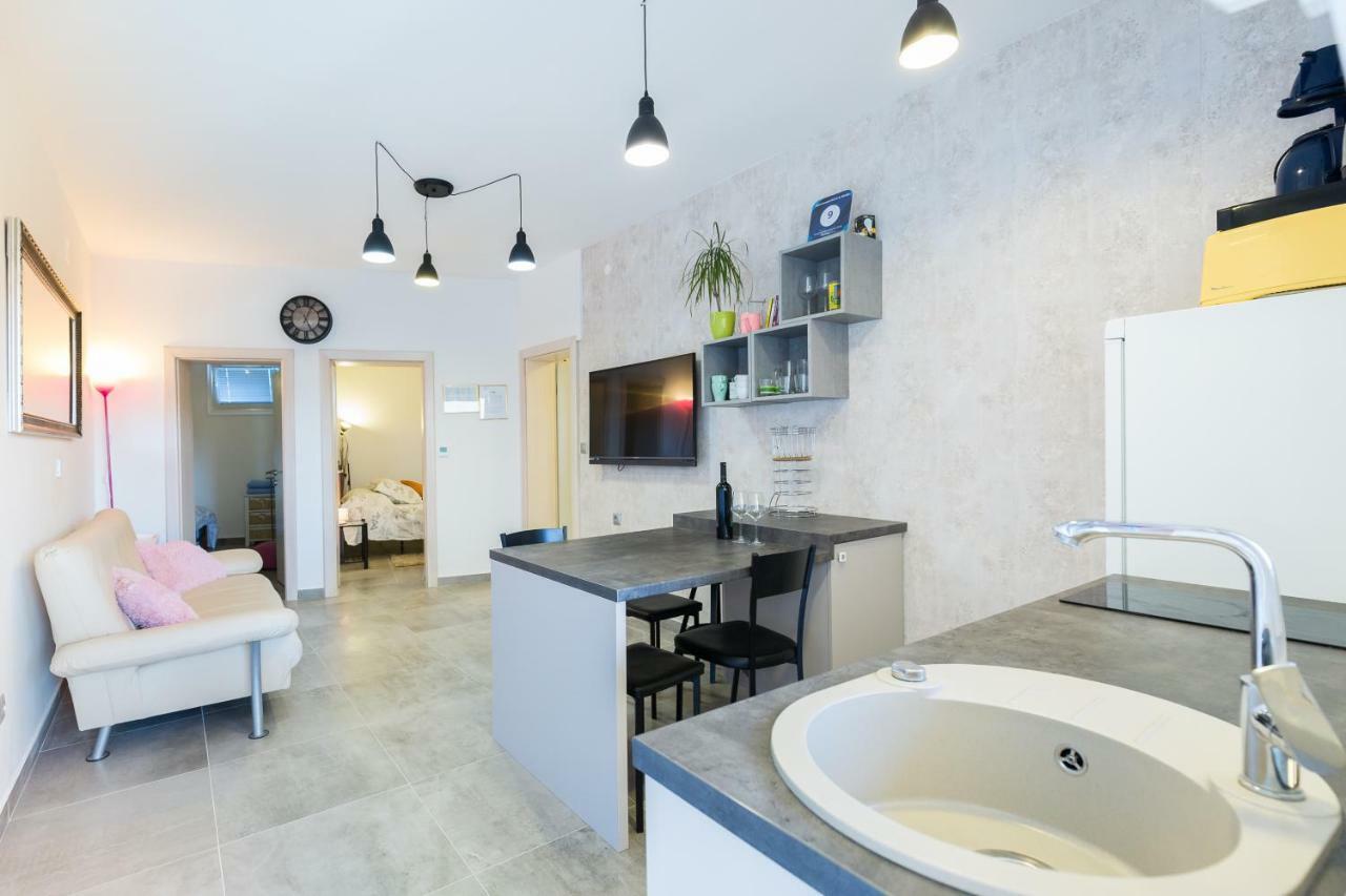Apartments Karla & Marija ペトルチャネ エクステリア 写真