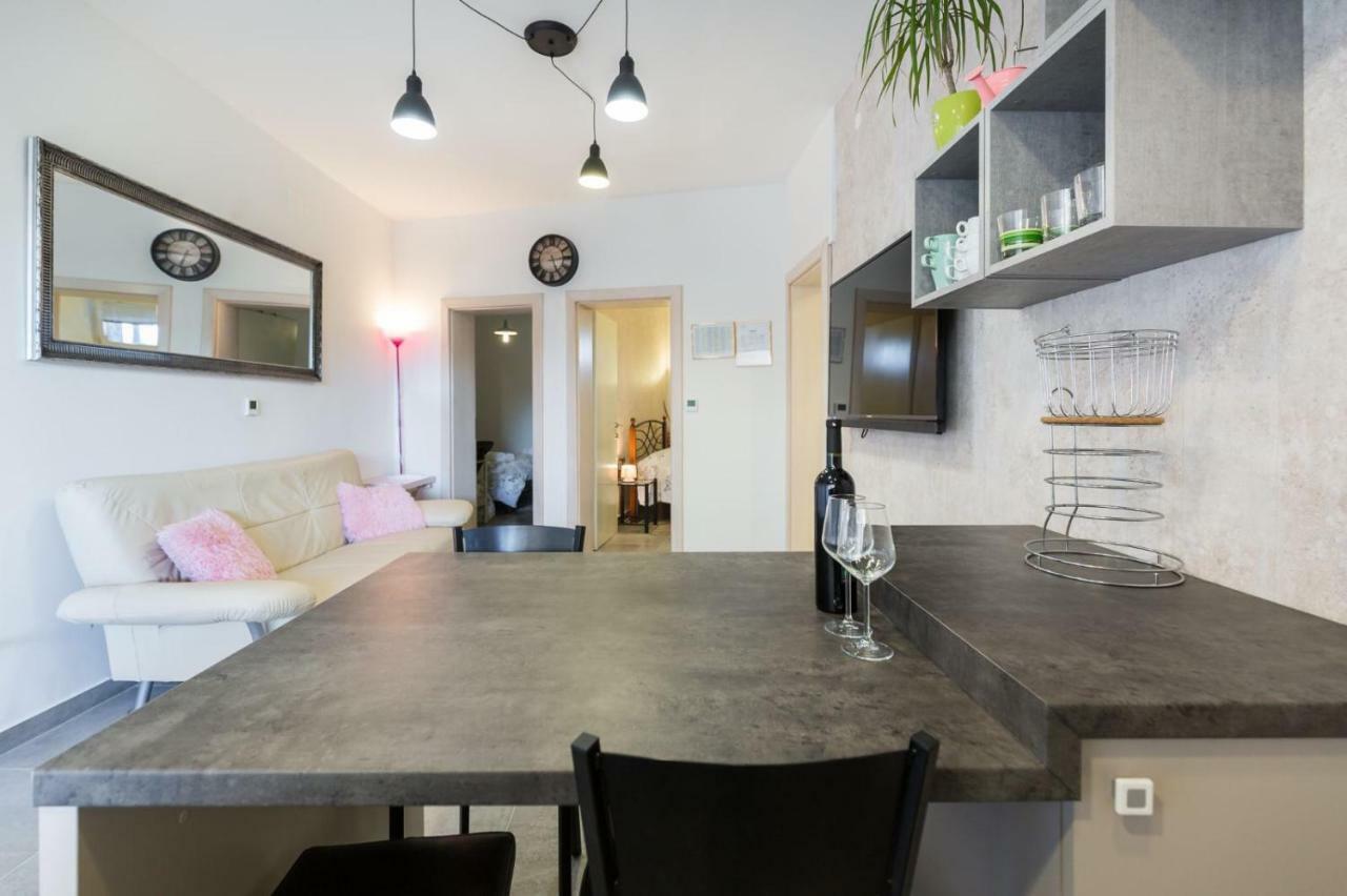 Apartments Karla & Marija ペトルチャネ エクステリア 写真