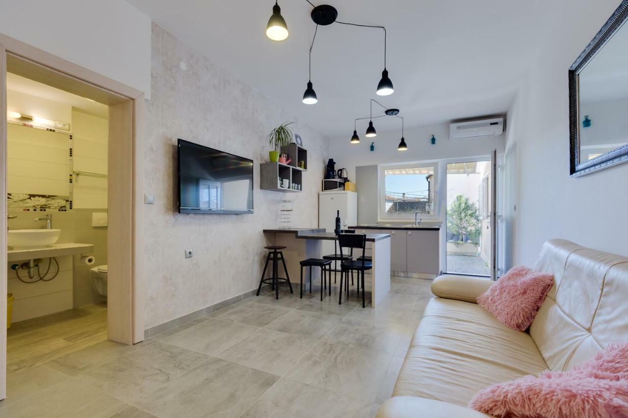 Apartments Karla & Marija ペトルチャネ エクステリア 写真
