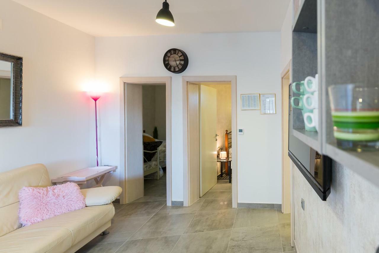 Apartments Karla & Marija ペトルチャネ エクステリア 写真