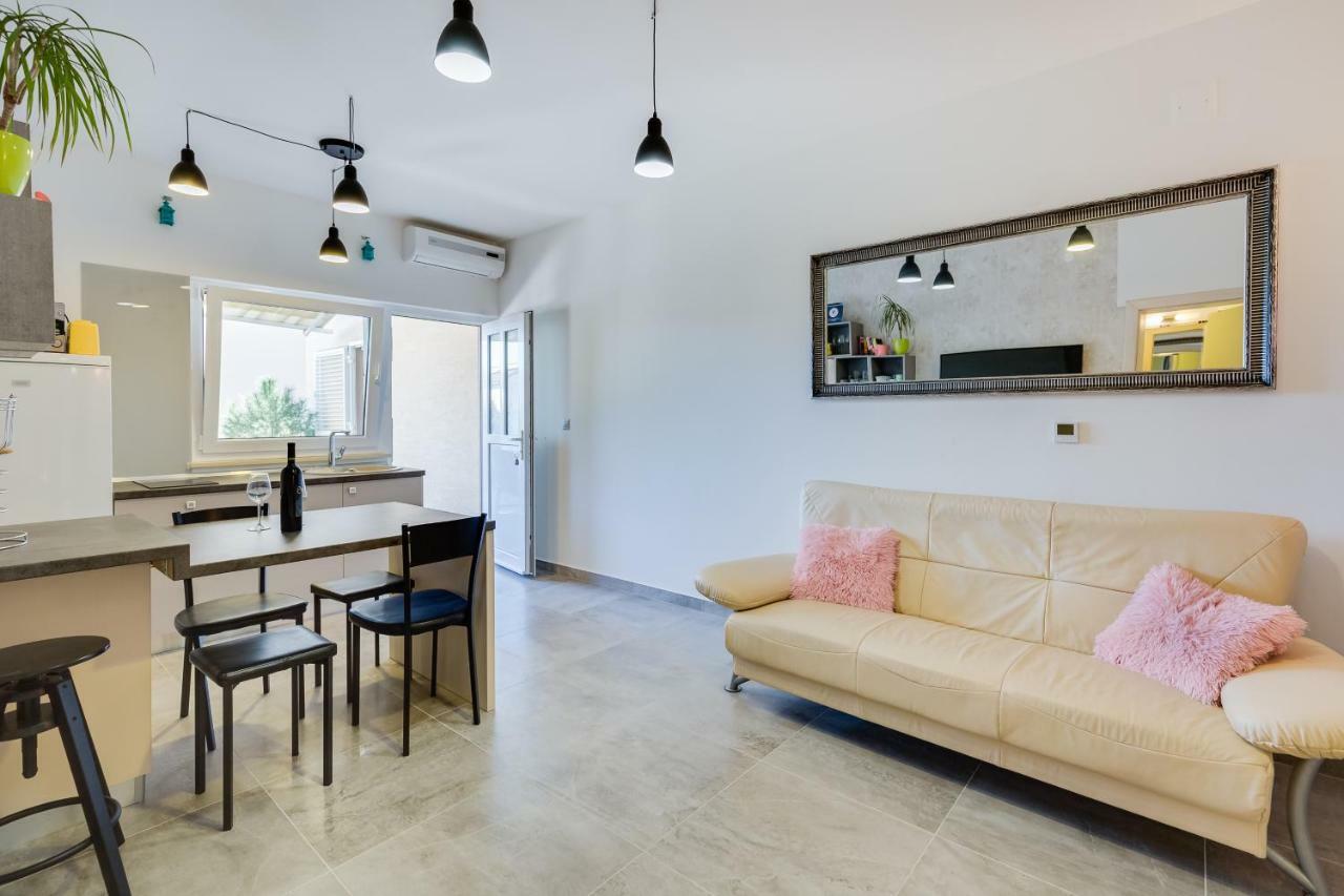 Apartments Karla & Marija ペトルチャネ エクステリア 写真