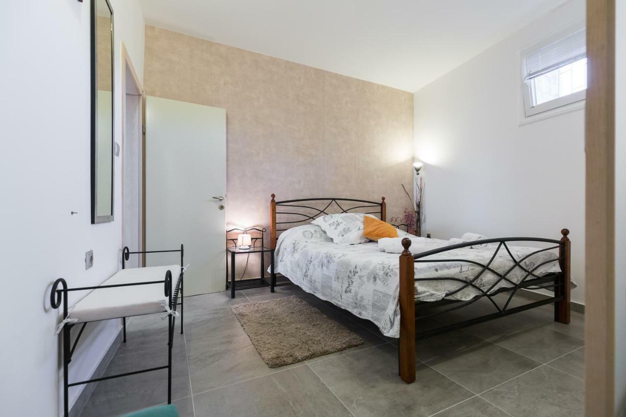 Apartments Karla & Marija ペトルチャネ エクステリア 写真