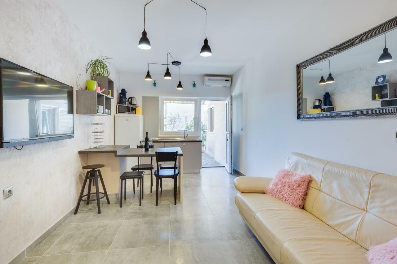 Apartments Karla & Marija ペトルチャネ エクステリア 写真