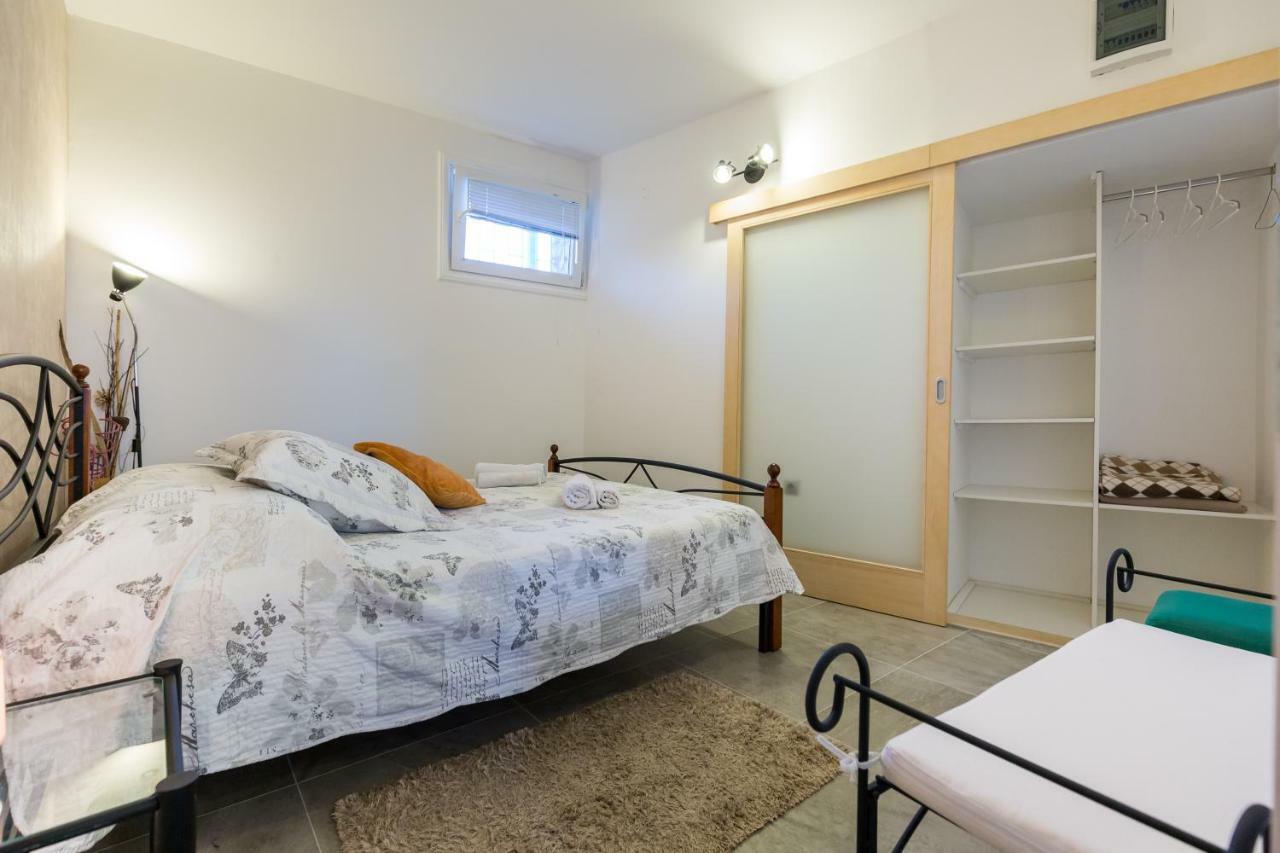 Apartments Karla & Marija ペトルチャネ エクステリア 写真